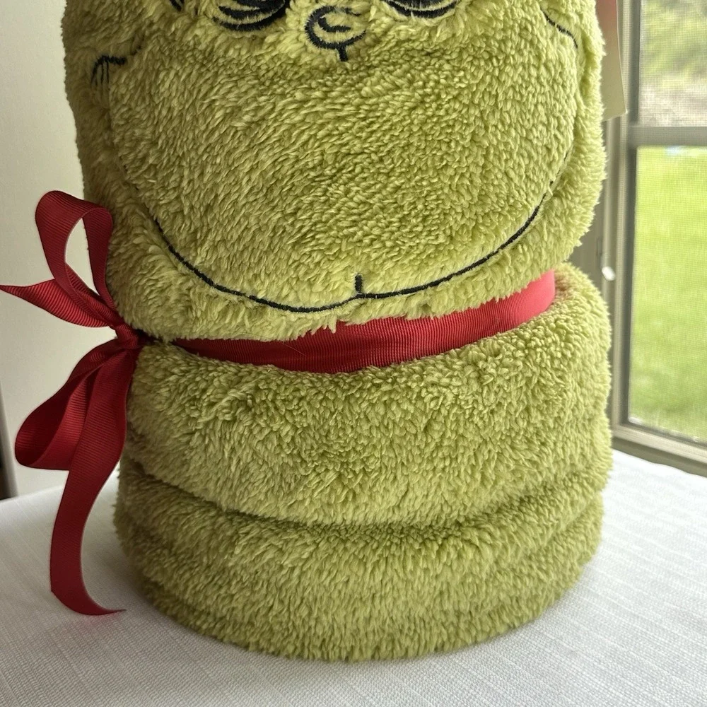 NWT Dr.‎ Seuss The Grinch Holiday Snow Throw Blanket Dept 56 - 60x45